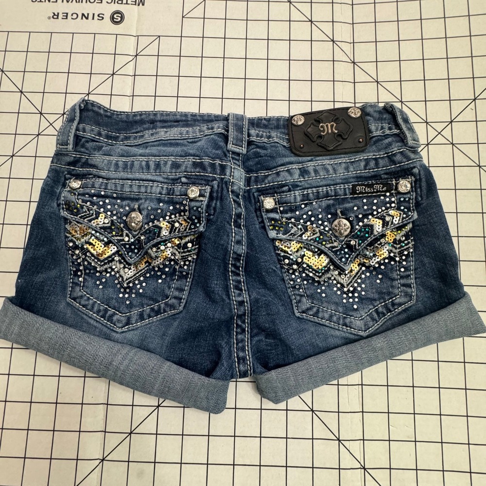 Miss Me Signature Rise Embellished Denim Shorts Dark Wash Sequin Rhinestone 28
